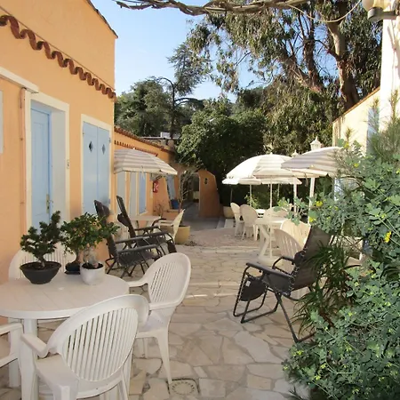 La Petite Hotel La Rouviere (Var)