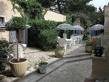La Petite Hotel 2*