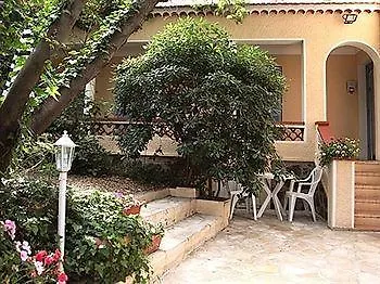 La Petite Hotel