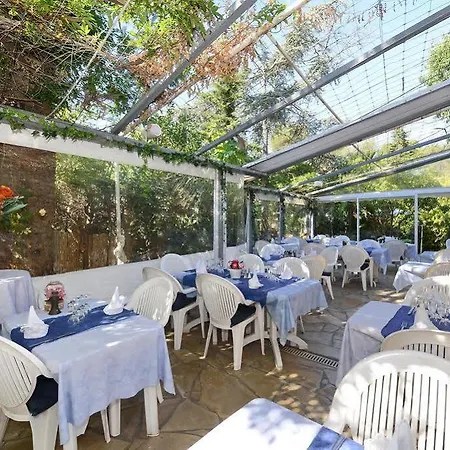 La Petite Hotel La Rouviere (Var)